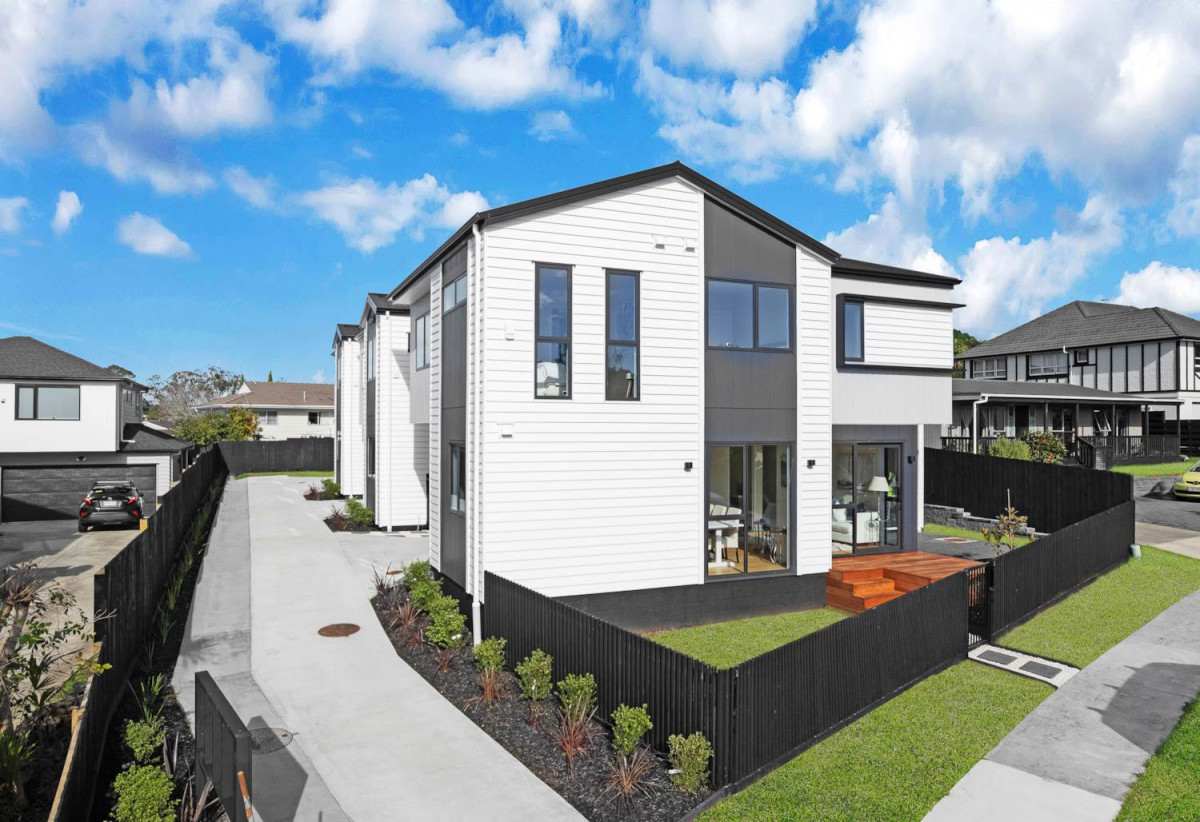 Brandnew standalone 4 beds 2.5 baths home with garage, Sunny deck and paved patio, fully fenced yard, Ventilation system and intercom, Lot 2/25 La Perouse Street, Botany Downs, Auckland