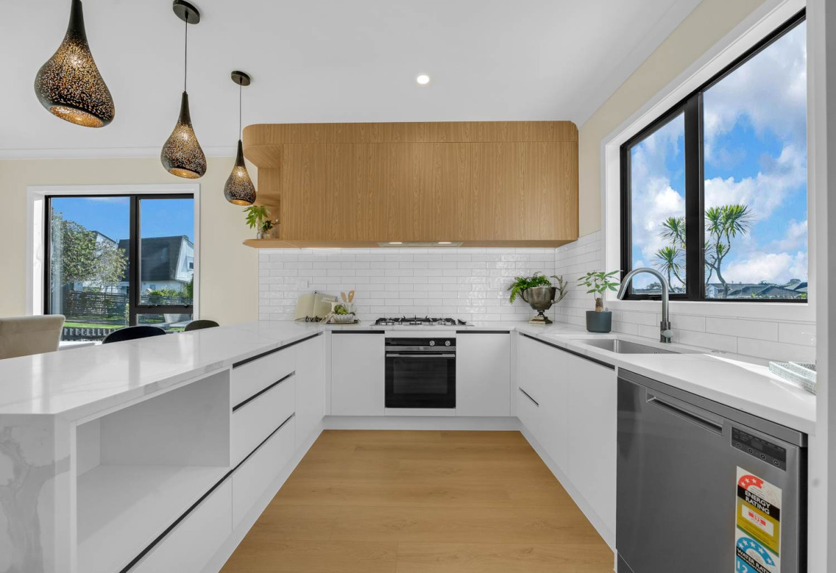 Brandnew standalone 4 beds 2.5 baths home with garage, Sunny deck and paved patio, fully fenced yard, Ventilation system and intercom, Lot 3/25 La Perouse Street, Botany Downs, Auckland