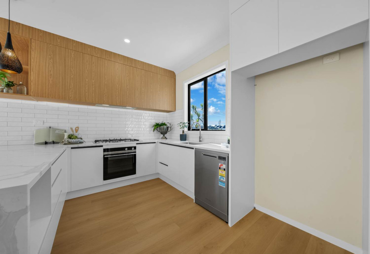 Brandnew standalone 4 beds 2.5 baths home with garage, Sunny deck and paved patio, fully fenced yard, Ventilation system and intercom, Lot 3/25 La Perouse Street, Botany Downs, Auckland