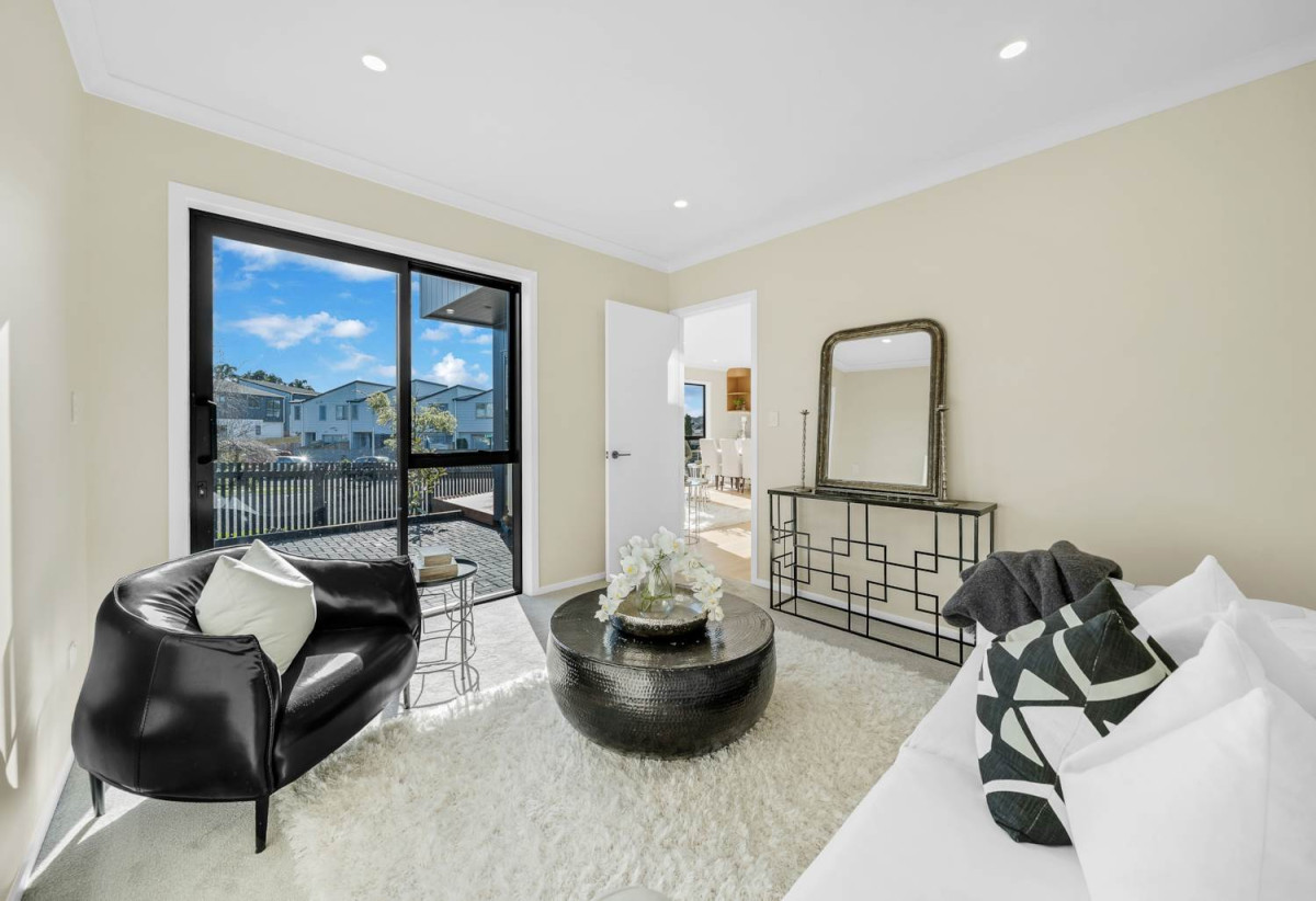 Brandnew standalone 4 beds 2.5 baths home with garage, Sunny deck and paved patio, fully fenced yard, Ventilation system and intercom, Lot 3/25 La Perouse Street, Botany Downs, Auckland