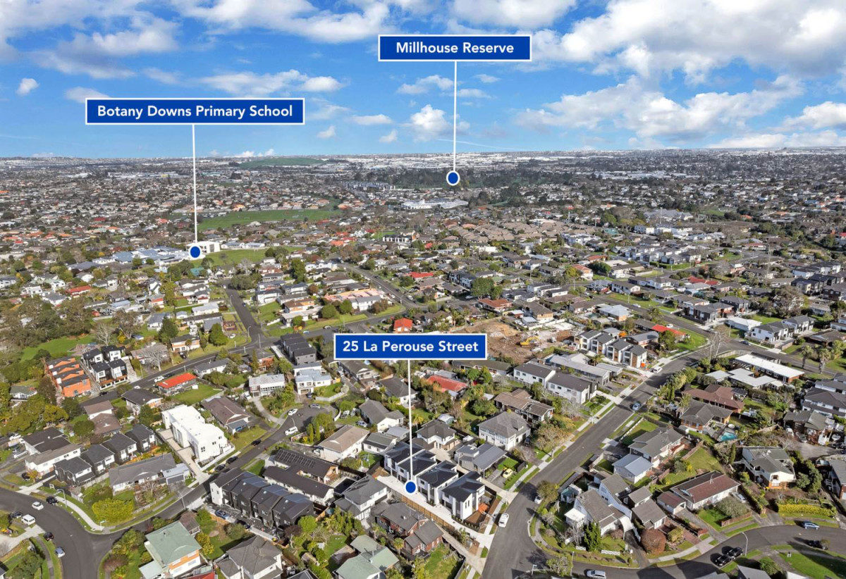 Brandnew standalone 4 beds 2.5 baths home with garage, Sunny deck and paved patio, fully fenced yard, Ventilation system and intercom, Lot 3/25 La Perouse Street, Botany Downs, Auckland