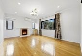 Renovated & Move-in ready in Double Westlake Zone, 3 beds 1 bath house with standalone garage, 190 Forrest Hill Road, Forrest Hill, Auckland