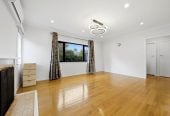 Renovated & Move-in ready in Double Westlake Zone, 3 beds 1 bath house with standalone garage, 190 Forrest Hill Road, Forrest Hill, Auckland