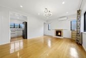 Renovated & Move-in ready in Double Westlake Zone, 3 beds 1 bath house with standalone garage, 190 Forrest Hill Road, Forrest Hill, Auckland