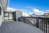 Renovated & Move-in ready in Double Westlake Zone, 3 beds 1 bath house with standalone garage, 190 Forrest Hill Road, Forrest Hill, Auckland
