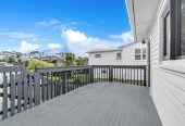 Renovated & Move-in ready in Double Westlake Zone, 3 beds 1 bath house with standalone garage, 190 Forrest Hill Road, Forrest Hill, Auckland
