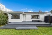 Renovated & Move-in ready in Double Westlake Zone, 3 beds 1 bath house with standalone garage, 190 Forrest Hill Road, Forrest Hill, Auckland