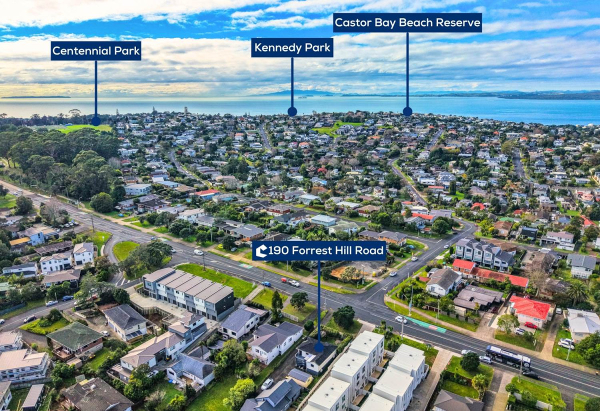 Renovated & Move-in ready in Double Westlake Zone, 3 beds 1 bath house with standalone garage, 190 Forrest Hill Road, Forrest Hill, Auckland