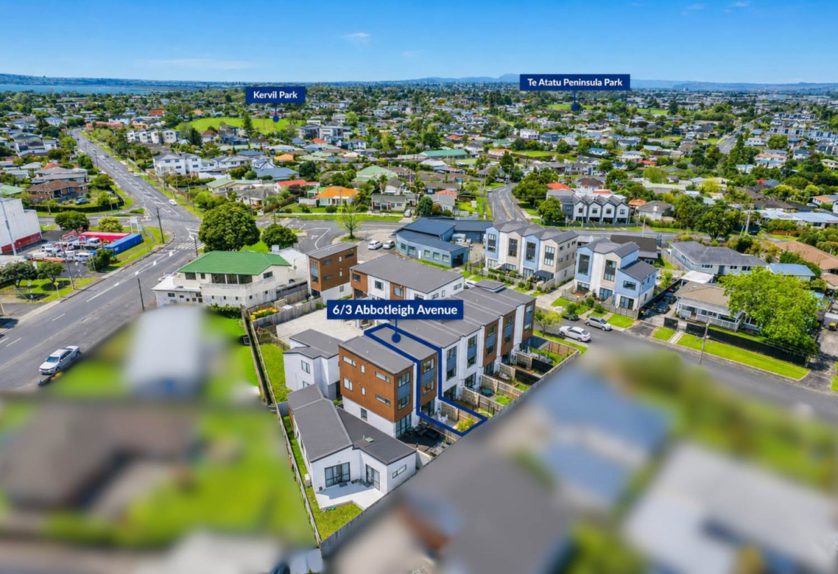 Asking $685,000 – priced for an immediate sale, 99m2 Affordable 3 beds 2.5 baths home with car park, Flexible second living area or home office, 6/3 Abbotleigh Avenue, Te Atatu Peninsula, Auckland