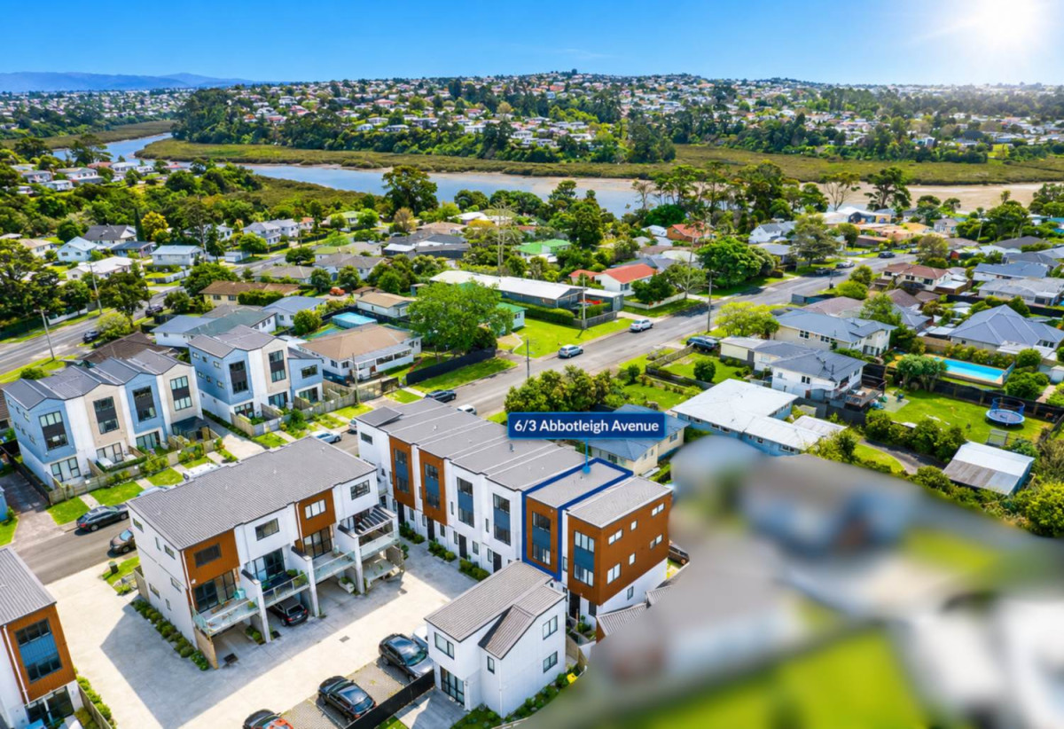 Asking $685,000 – priced for an immediate sale, 99m2 Affordable 3 beds 2.5 baths home with car park, Flexible second living area or home office, 6/3 Abbotleigh Avenue, Te Atatu Peninsula, Auckland
