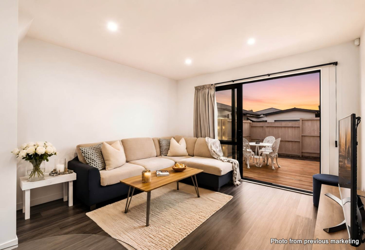 Asking $685,000 – priced for an immediate sale, 99m2 Affordable 3 beds 2.5 baths home with car park, Flexible second living area or home office, 6/3 Abbotleigh Avenue, Te Atatu Peninsula, Auckland