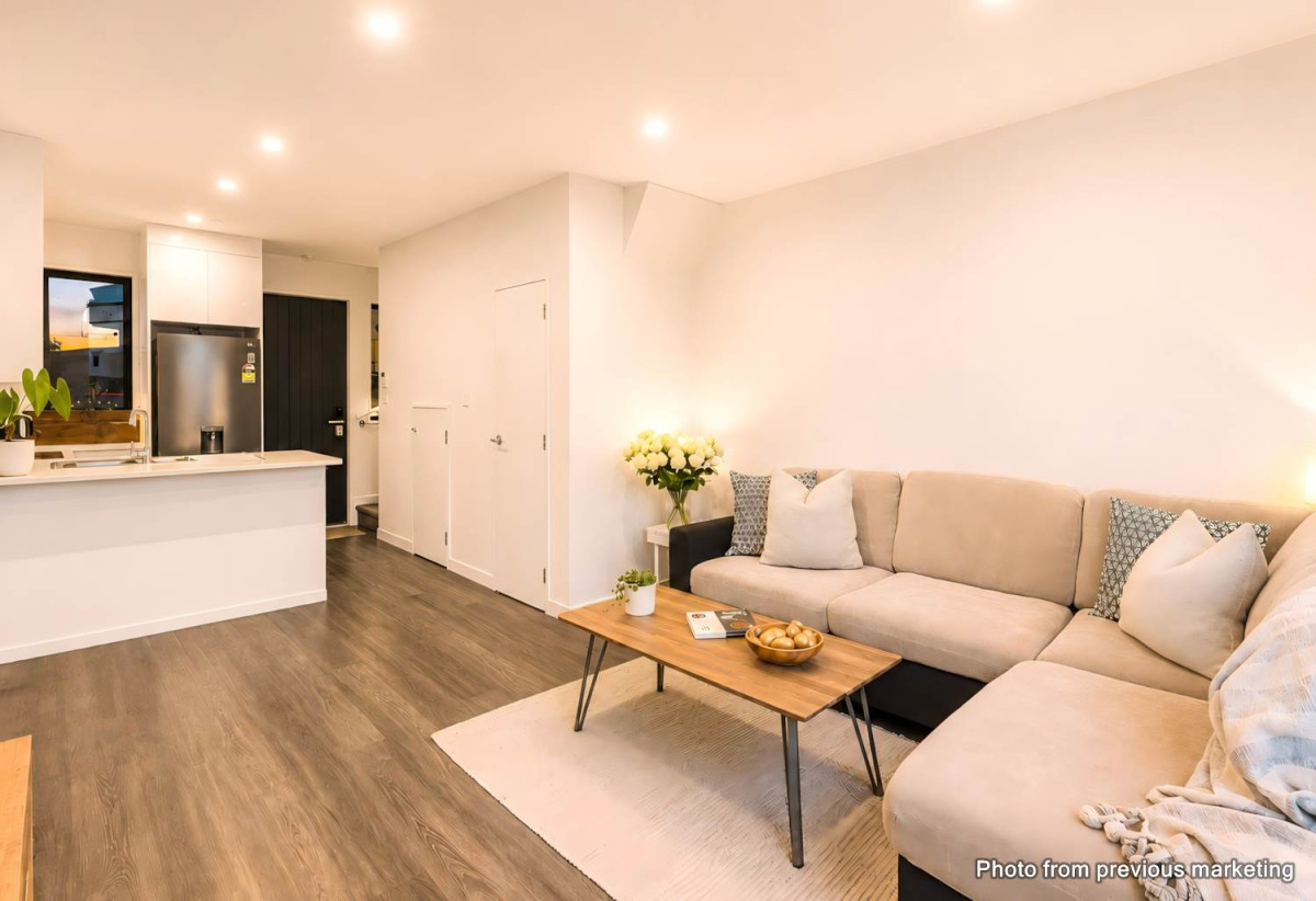 Asking $685,000 – priced for an immediate sale, 99m2 Affordable 3 beds 2.5 baths home with car park, Flexible second living area or home office, 6/3 Abbotleigh Avenue, Te Atatu Peninsula, Auckland