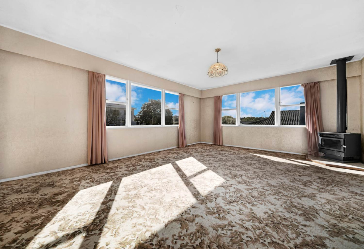 Must Sell, Deceased Estate, 220m2 4 beds 2 baths house with double garage, Huge rumpus room with separate laundry, Potential to reconfigure into a spacious 5-bedroom, 3-bathroom family home (subject to Auckland Council approval), 3 Welland Place, Hillcrest, Auckland