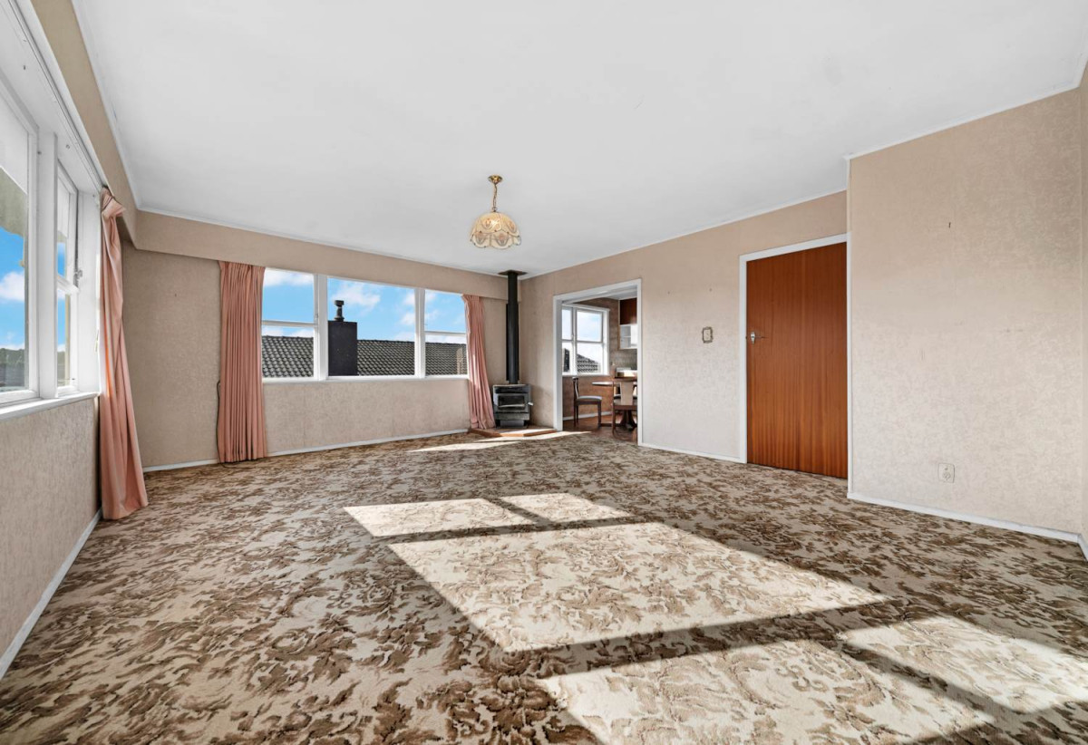 Must Sell, Deceased Estate, 220m2 4 beds 2 baths house with double garage, Huge rumpus room with separate laundry, Potential to reconfigure into a spacious 5-bedroom, 3-bathroom family home (subject to Auckland Council approval), 3 Welland Place, Hillcrest, Auckland