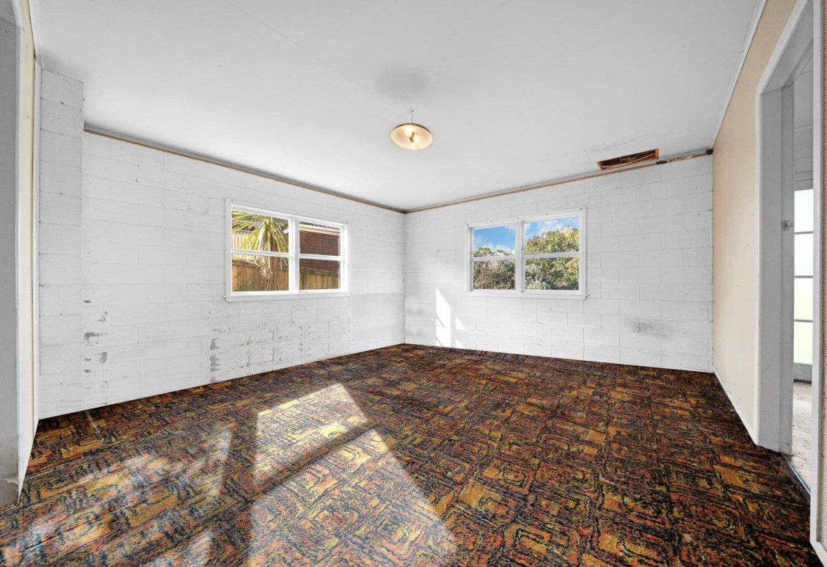 Must Sell, Deceased Estate, 220m2 4 beds 2 baths house with double garage, Huge rumpus room with separate laundry, Potential to reconfigure into a spacious 5-bedroom, 3-bathroom family home (subject to Auckland Council approval), 3 Welland Place, Hillcrest, Auckland