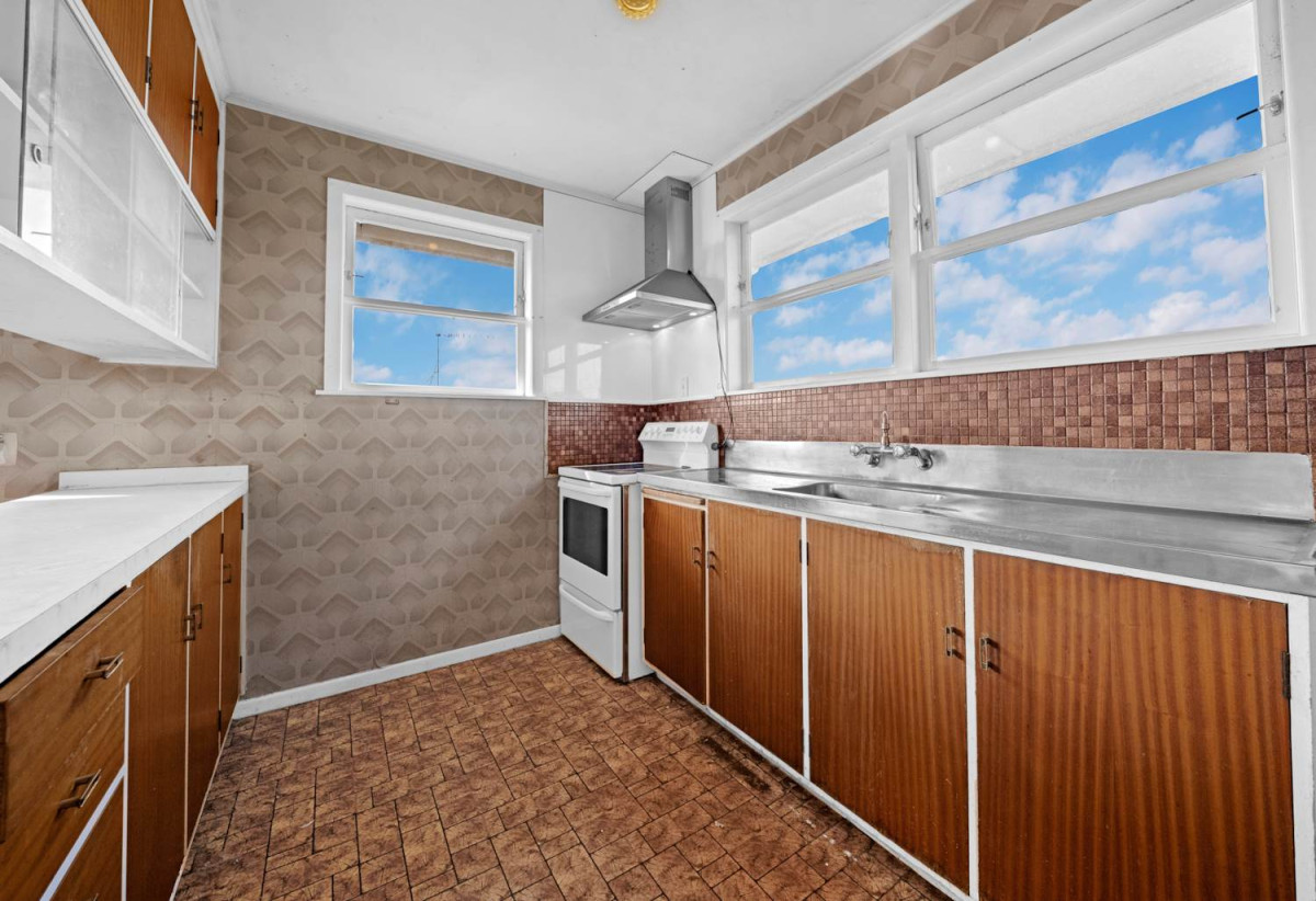 Must Sell, Deceased Estate, 220m2 4 beds 2 baths house with double garage, Huge rumpus room with separate laundry, Potential to reconfigure into a spacious 5-bedroom, 3-bathroom family home (subject to Auckland Council approval), 3 Welland Place, Hillcrest, Auckland