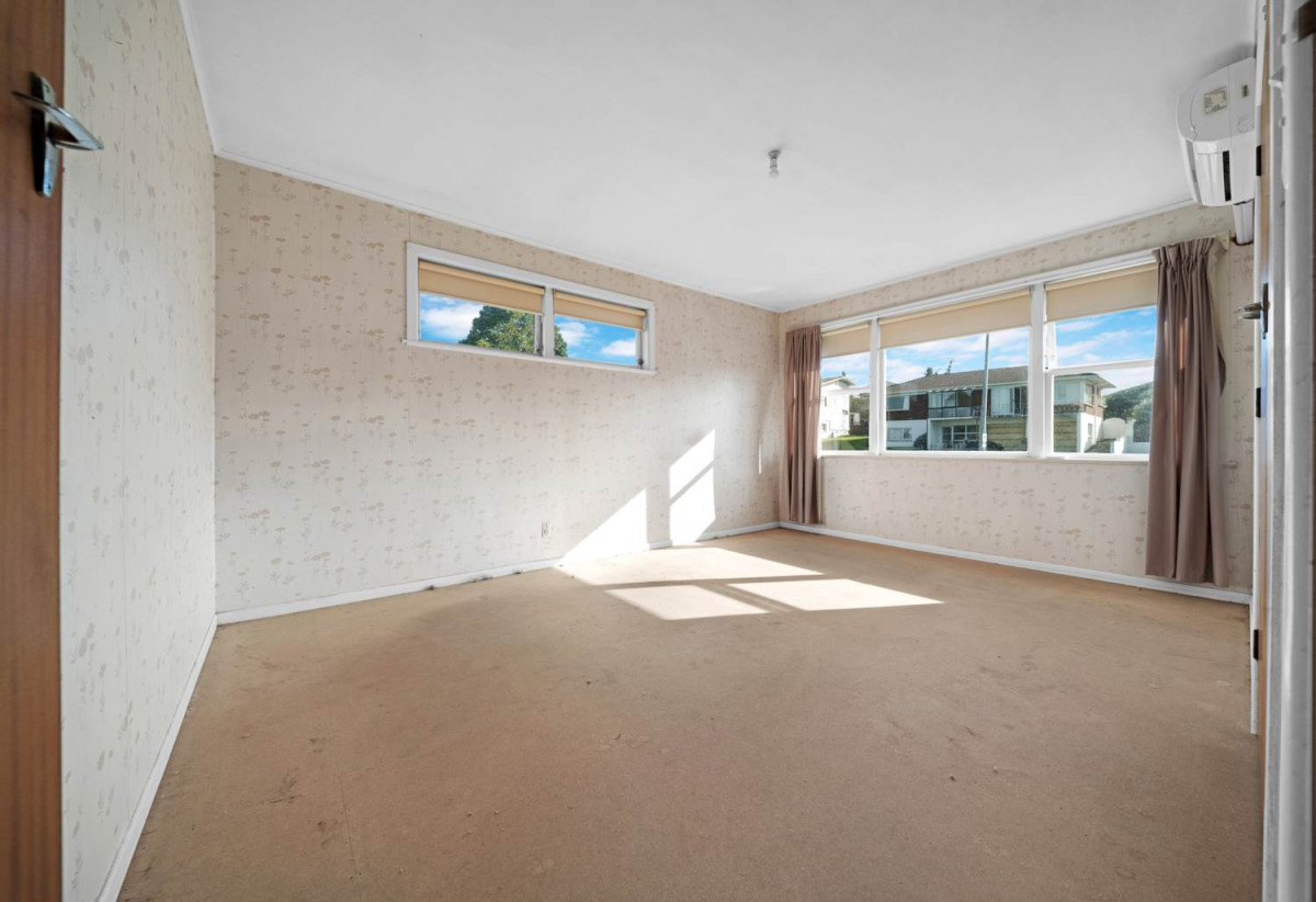 Must Sell, Deceased Estate, 220m2 4 beds 2 baths house with double garage, Huge rumpus room with separate laundry, Potential to reconfigure into a spacious 5-bedroom, 3-bathroom family home (subject to Auckland Council approval), 3 Welland Place, Hillcrest, Auckland