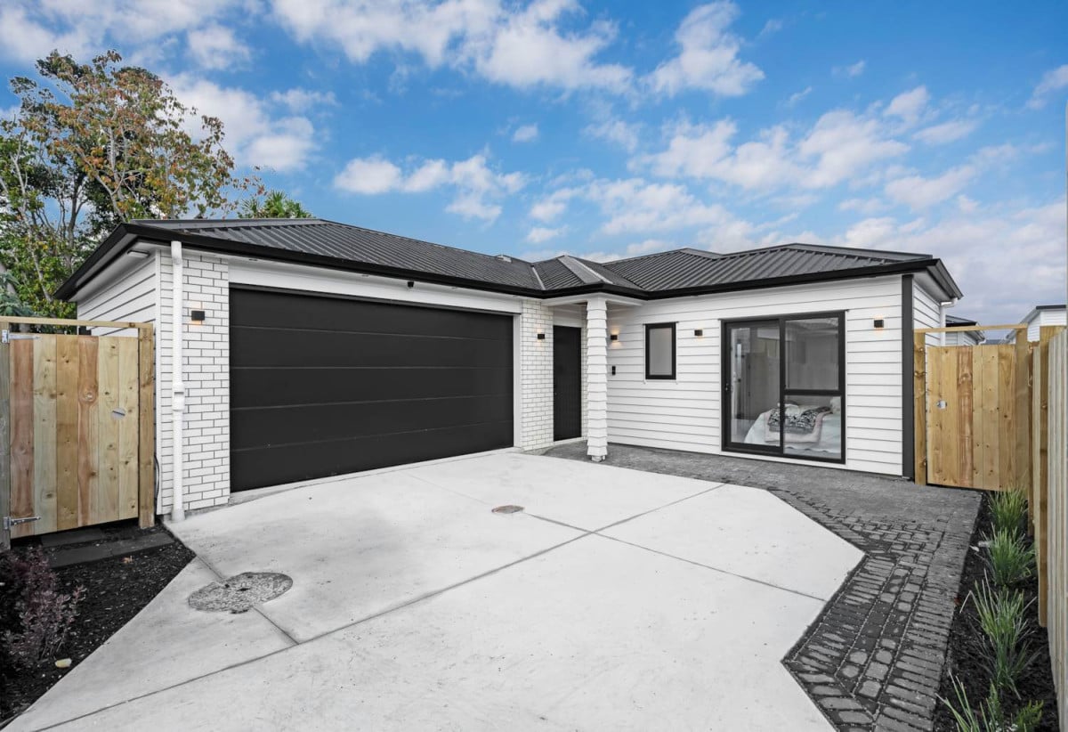 4 beds (2 ensuites) 3 baths house with double garage, 0.7 km to Opaheke School, 10 Furlough Road, Opaheke, Auckland