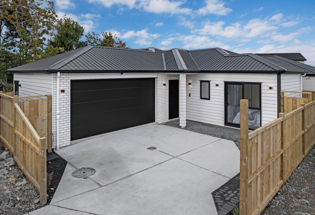 4 beds (2 ensuites) 3 baths house with double garage, 0.7 km to Opaheke School, 10 Furlough Road, Opaheke, Auckland