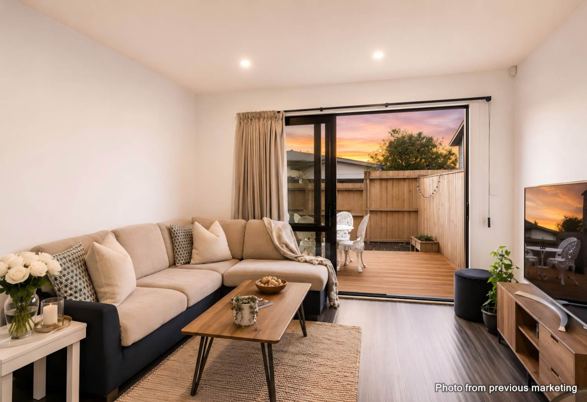 Asking $685,000 – priced for an immediate sale, 99m2 Affordable 3 beds 2.5 baths home with car park, Flexible second living area or home office, 6/3 Abbotleigh Avenue, Te Atatu Peninsula, Auckland