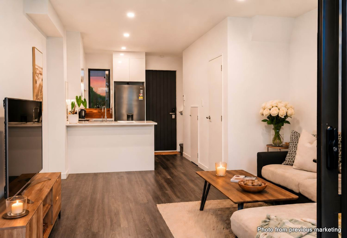 Asking $685,000 – priced for an immediate sale, 99m2 Affordable 3 beds 2.5 baths home with car park, Flexible second living area or home office, 6/3 Abbotleigh Avenue, Te Atatu Peninsula, Auckland