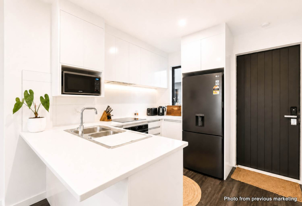 Asking $685,000 – priced for an immediate sale, 99m2 Affordable 3 beds 2.5 baths home with car park, Flexible second living area or home office, 6/3 Abbotleigh Avenue, Te Atatu Peninsula, Auckland