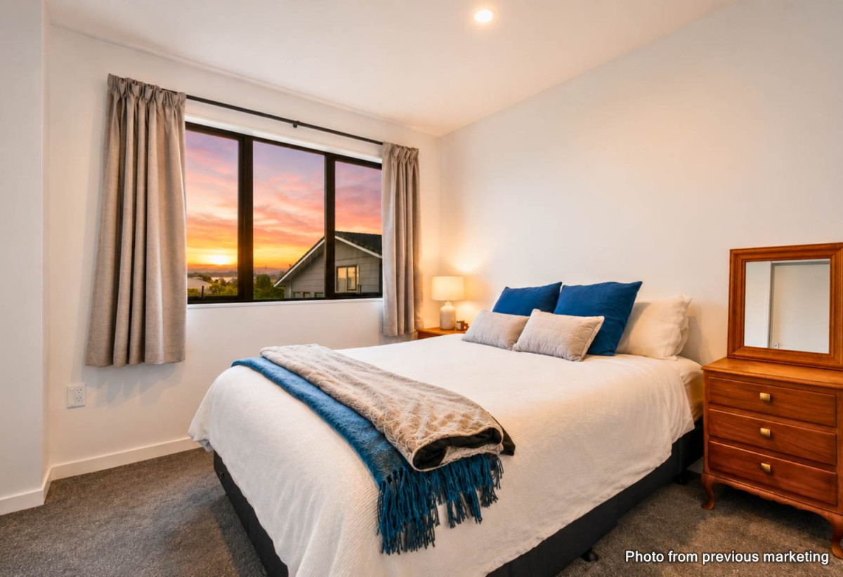 Asking $685,000 – priced for an immediate sale, 99m2 Affordable 3 beds 2.5 baths home with car park, Flexible second living area or home office, 6/3 Abbotleigh Avenue, Te Atatu Peninsula, Auckland