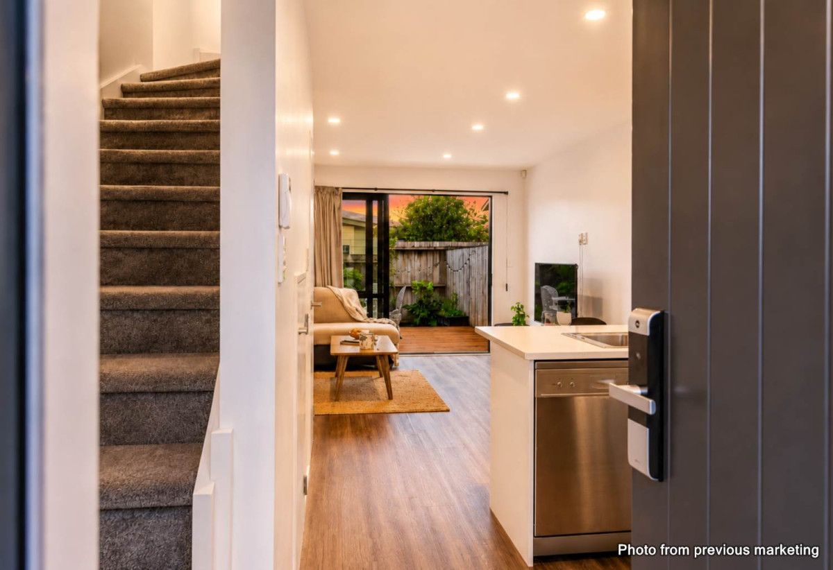 Asking $685,000 – priced for an immediate sale, 99m2 Affordable 3 beds 2.5 baths home with car park, Flexible second living area or home office, 6/3 Abbotleigh Avenue, Te Atatu Peninsula, Auckland