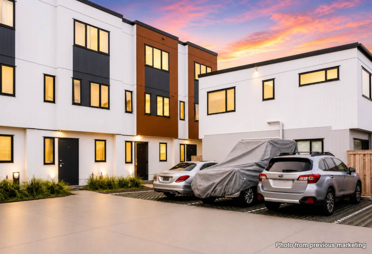 Asking $685,000 – priced for an immediate sale, 99m2 Affordable 3 beds 2.5 baths home with car park, Flexible second living area or home office, 6/3 Abbotleigh Avenue, Te Atatu Peninsula, Auckland