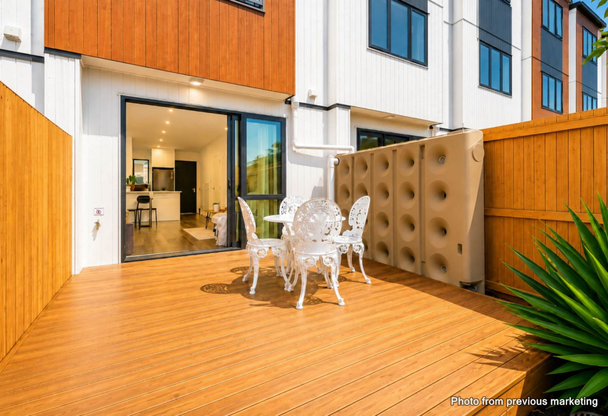 Asking $685,000 – priced for an immediate sale, 99m2 Affordable 3 beds 2.5 baths home with car park, Flexible second living area or home office, 6/3 Abbotleigh Avenue, Te Atatu Peninsula, Auckland