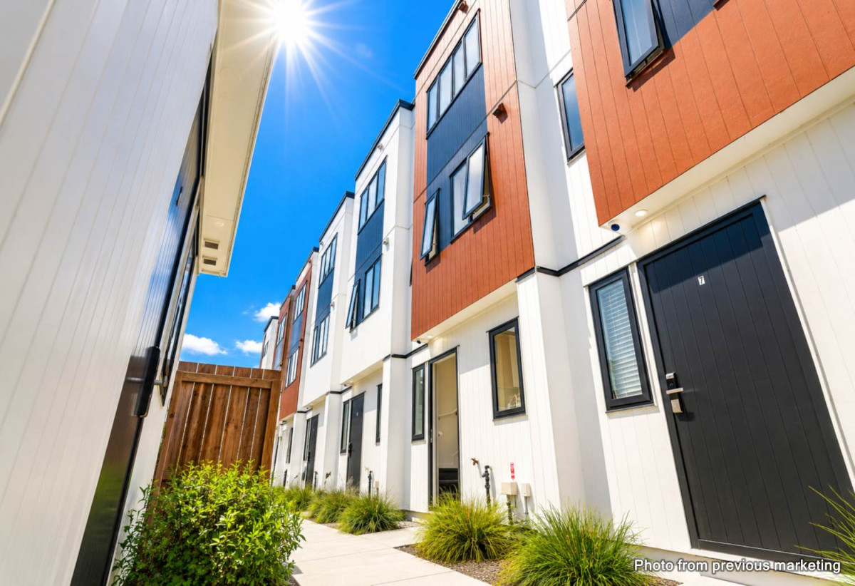 Asking $685,000 – priced for an immediate sale, 99m2 Affordable 3 beds 2.5 baths home with car park, Flexible second living area or home office, 6/3 Abbotleigh Avenue, Te Atatu Peninsula, Auckland