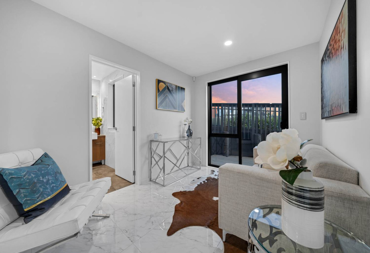 Brandnew 7 beds 5.5 baths house with double garage and 2 beds granny, 23 Emerald Avenue, Karaka, Auckland