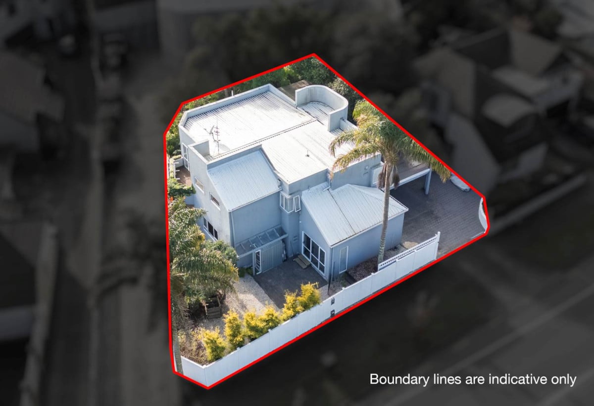 373m2 section, Standalone 3 beds 2 baths house with double garage, 68 Melanesia Road, Kohimarama, Auckland