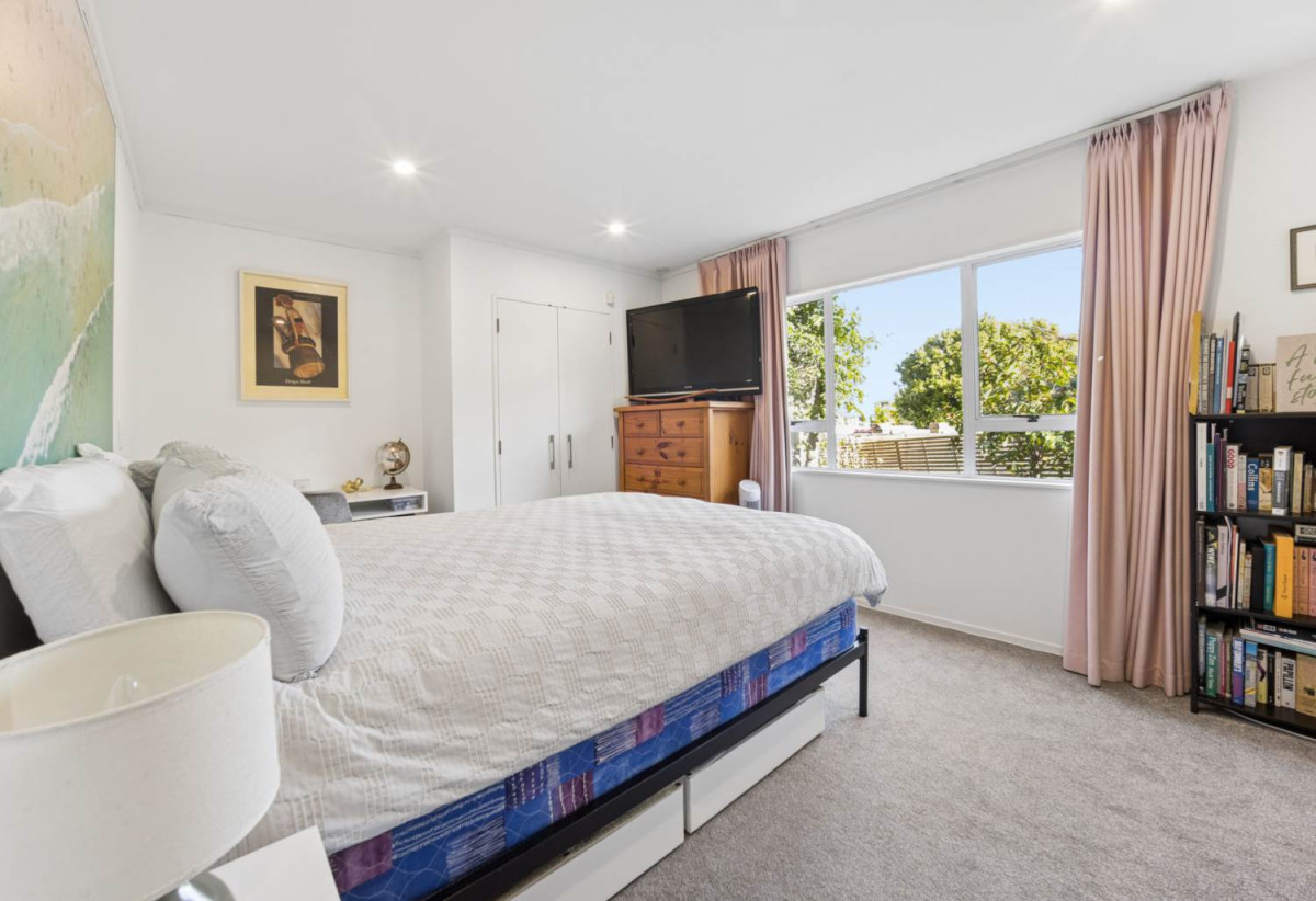 373m2 section, Standalone 3 beds 2 baths house with double garage, 68 Melanesia Road, Kohimarama, Auckland