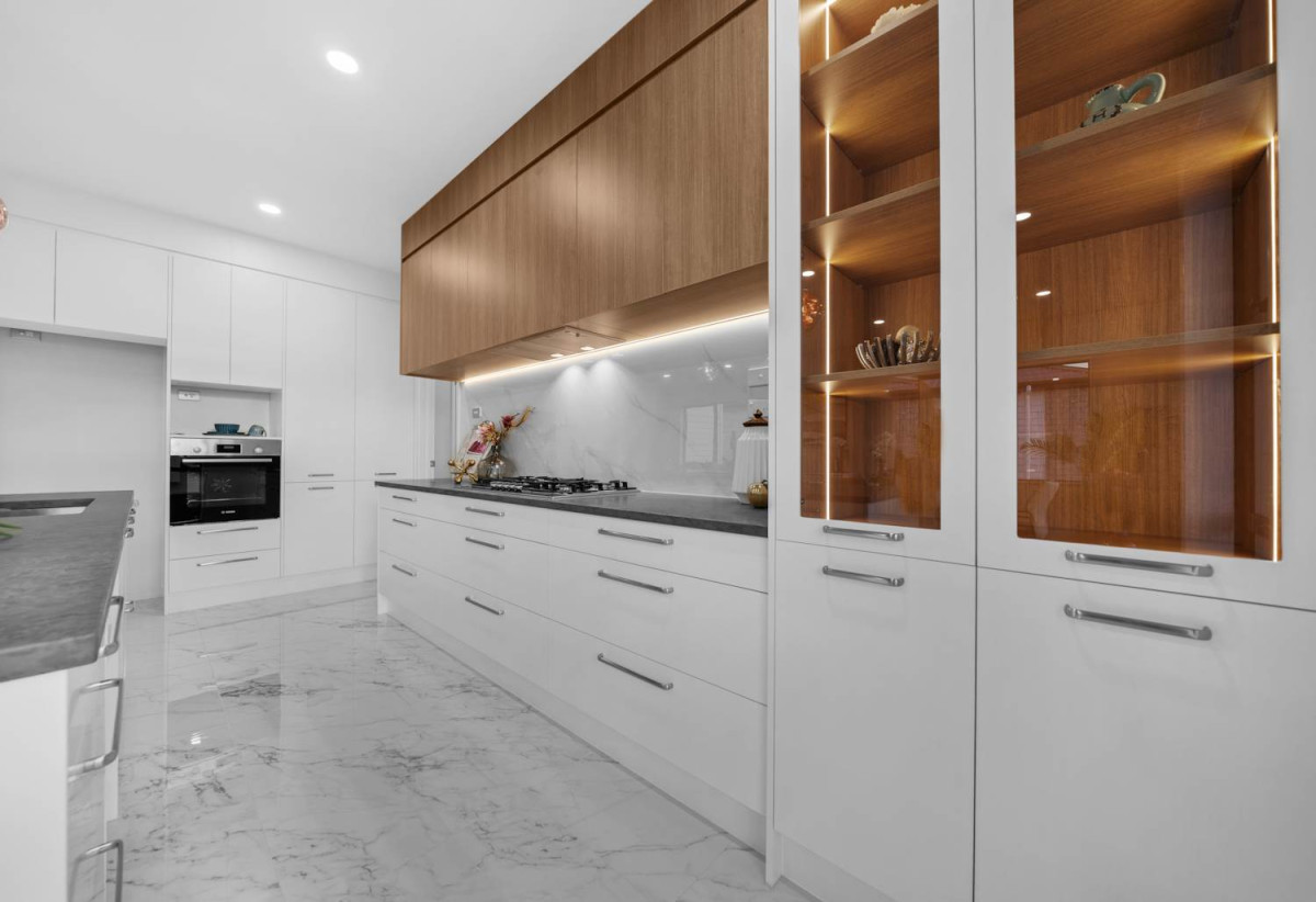 Brandnew 7 beds 5.5 baths house with double garage and 2 beds granny, 23 Emerald Avenue, Karaka, Auckland