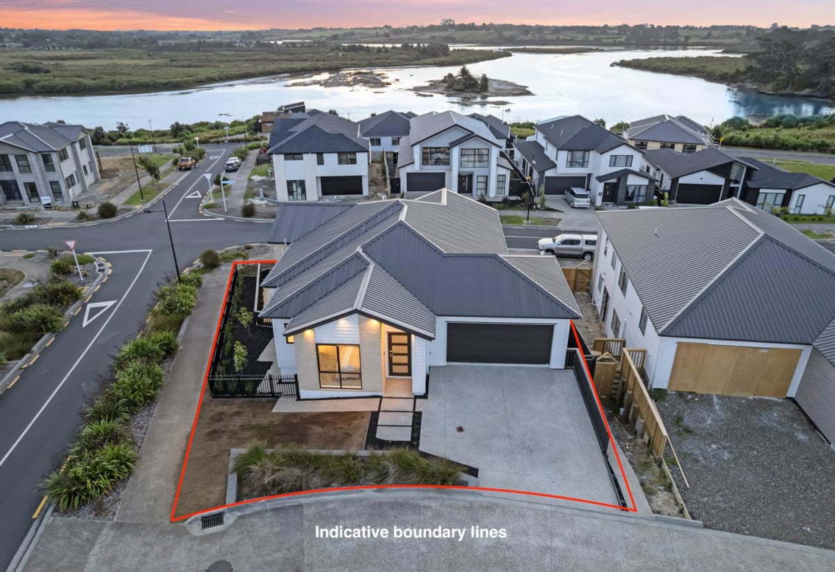Brandnew 7 beds 5.5 baths house with double garage and 2 beds granny, 23 Emerald Avenue, Karaka, Auckland