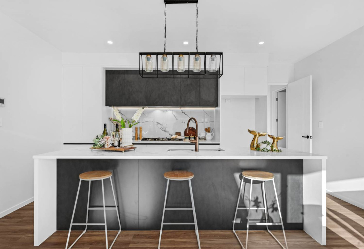 180m2 Brandnew 5 beds 3 baths house with double garage, 65 Bellfield Road, Opaheke, Auckland