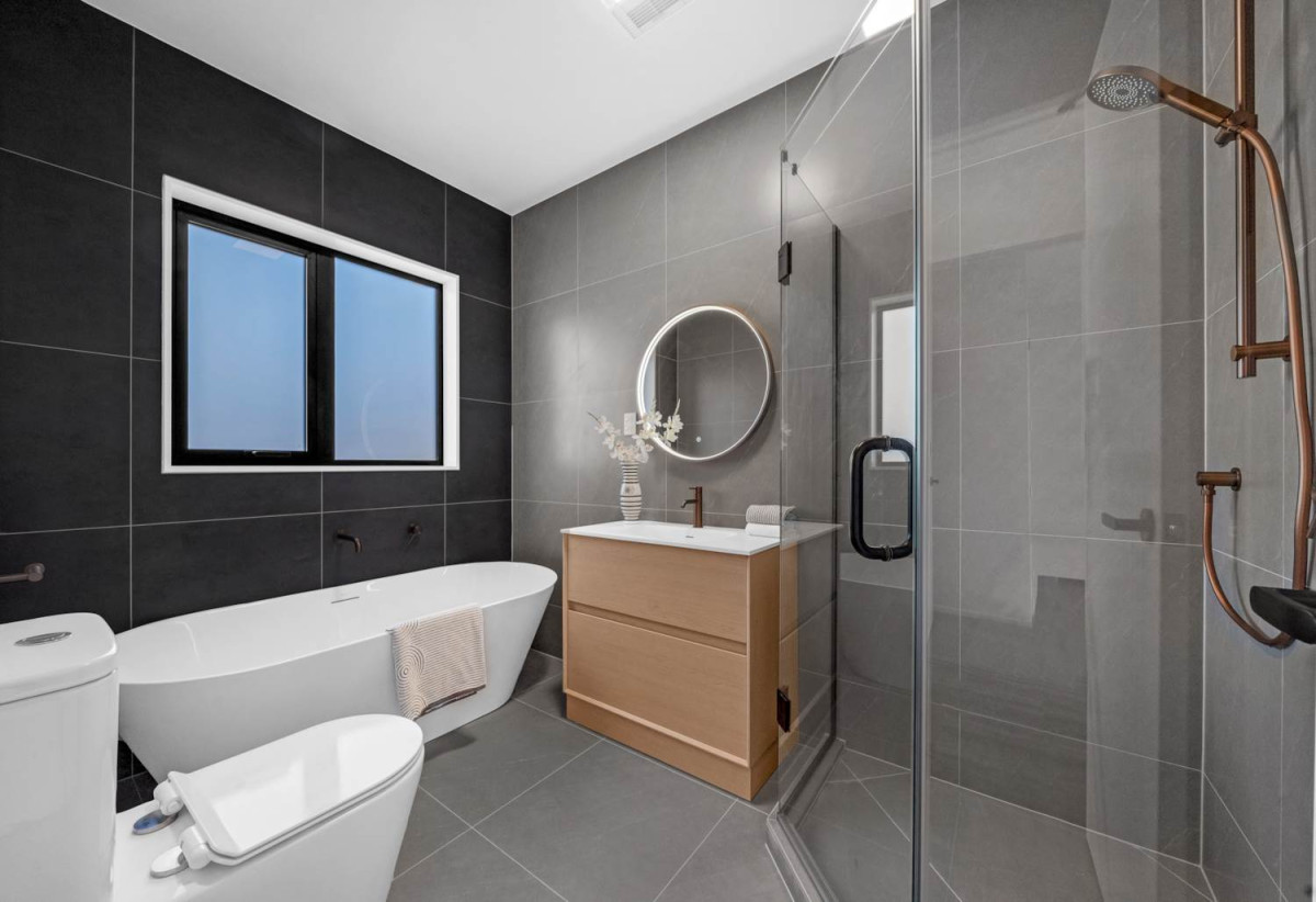 180m2 Brandnew 5 beds 3 baths house with double garage, 65 Bellfield Road, Opaheke, Auckland