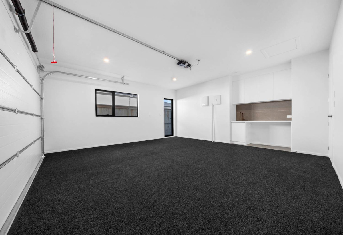 180m2 Brandnew 5 beds 3 baths house with double garage, 65 Bellfield Road, Opaheke, Auckland