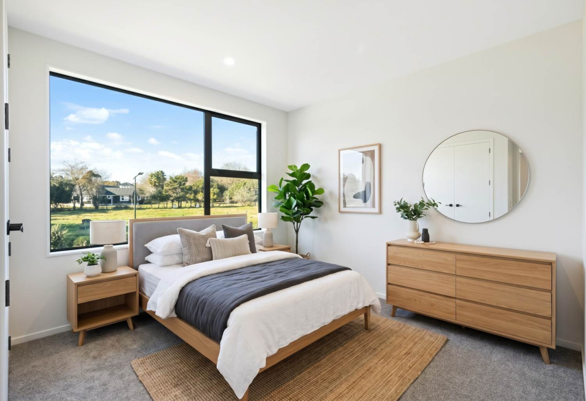 7 beds ( 2 ensuites) 4 baths house with double garage, 2 beds 1 bath ground floor, 0.5 km to Hingaia Peninsula School, 68 Papaka Road, Karaka, Auckland