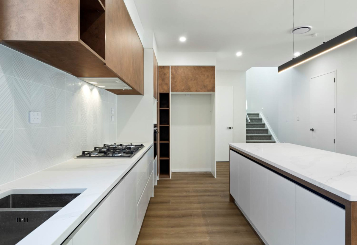 7 beds ( 2 ensuites) 4 baths house with double garage, 2 beds 1 bath ground floor, 0.5 km to Hingaia Peninsula School, 68 Papaka Road, Karaka, Auckland