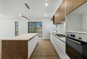 7 beds ( 2 ensuites) 4 baths house with double garage, 2 beds 1 bath ground floor, 0.5 km to Hingaia Peninsula School, 68 Papaka Road, Karaka, Auckland