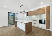 7 beds ( 2 ensuites) 4 baths house with double garage, 2 beds 1 bath ground floor, 0.5 km to Hingaia Peninsula School, 68 Papaka Road, Karaka, Auckland