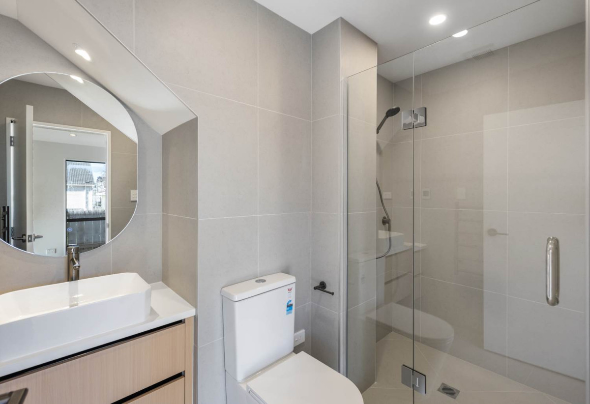 Brandnew 3 beds 2.5 baths home with carport, 1 ensuite ground floor, 0.9 km to Onehunga Primary School, 4B Huapai Street, Onehunga, Auckland