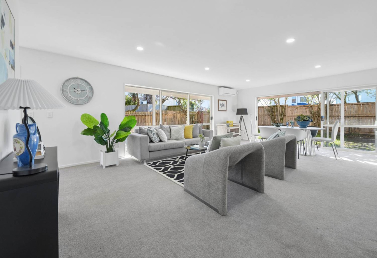 Solid Brick Affordable Beauty, 4 beds 2.5 baths home with double garage, 1.1 km to Waitakere College, 1/23 Charlenne Close, Ranui, Auckland