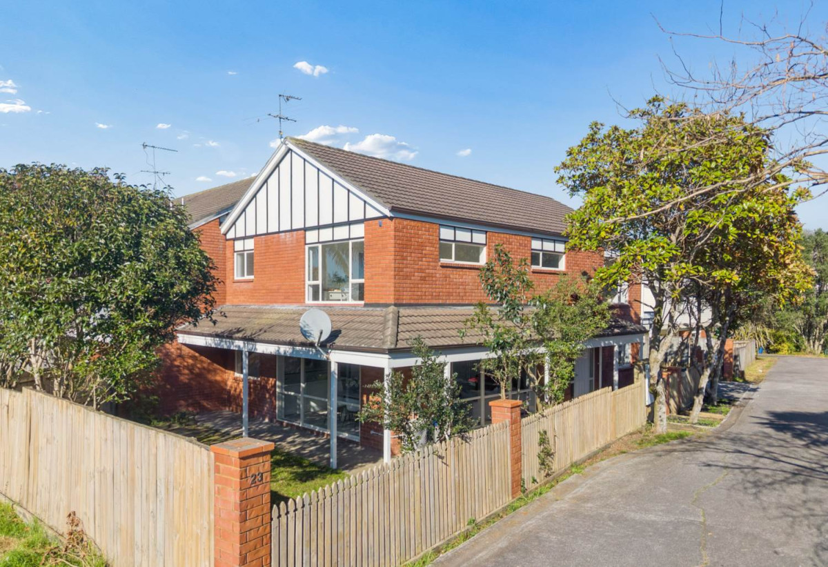 Solid Brick Affordable Beauty, 4 beds 2.5 baths home with double garage, 1.1 km to Waitakere College, 1/23 Charlenne Close, Ranui, Auckland