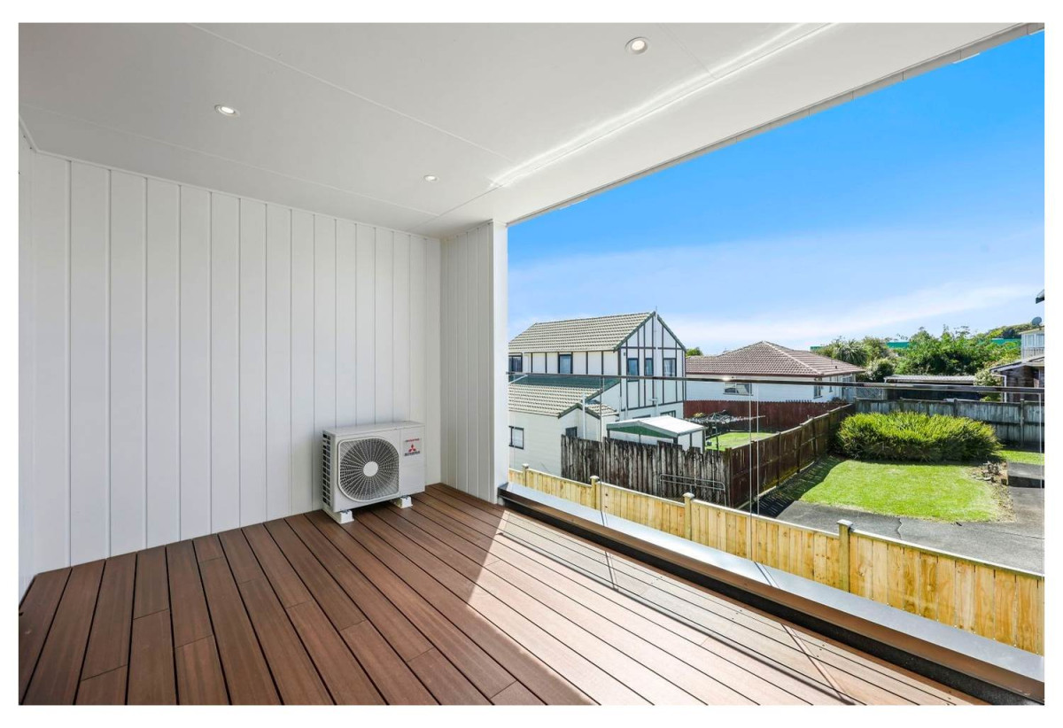 For rent, 4 beds 3.5 baths townhouse with garage, available 3rd July, 24C Tomintoul Place, Highland Park, Auckland