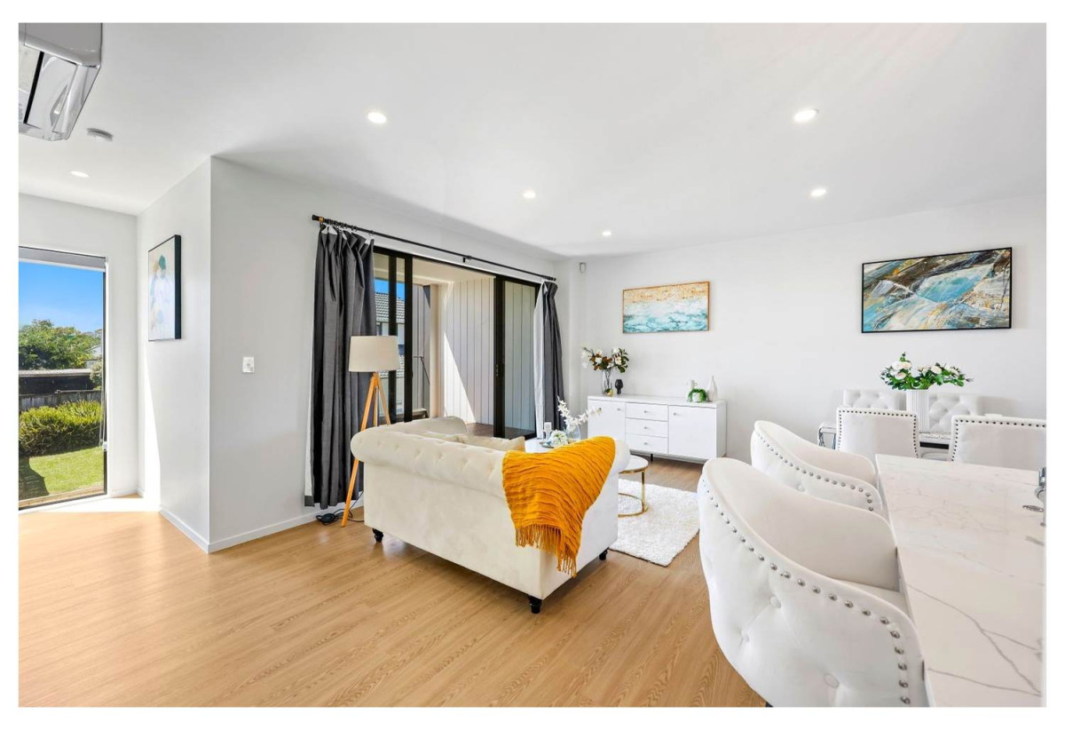 For rent, 4 beds 3.5 baths townhouse with garage, available 3rd July, 24C Tomintoul Place, Highland Park, Auckland