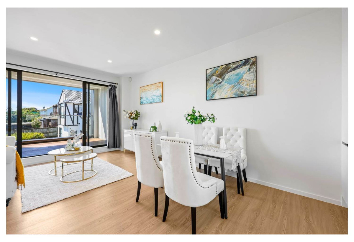 For rent, 4 beds 3.5 baths townhouse with garage, available 3rd July, 24C Tomintoul Place, Highland Park, Auckland