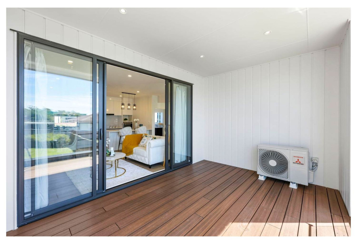 For rent, 4 beds 3.5 baths townhouse with garage, available 3rd July, 24C Tomintoul Place, Highland Park, Auckland